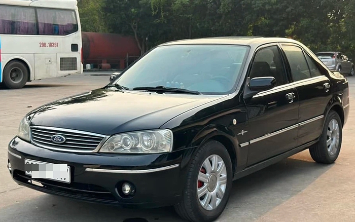 Ford Laser - sedan cũ vang bóng một thời