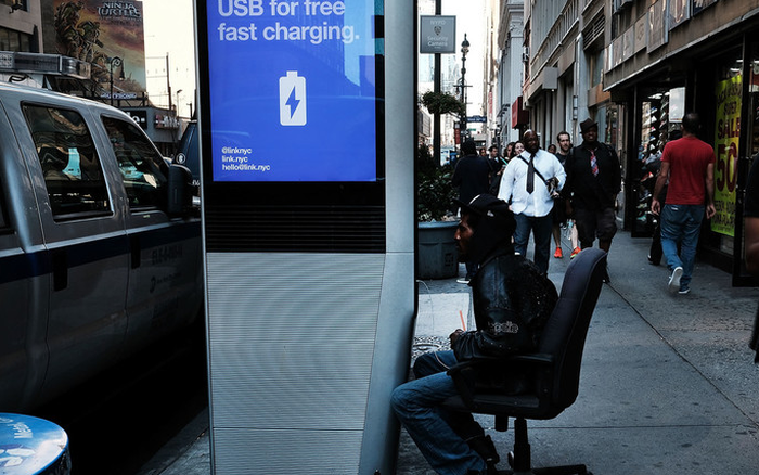 FBI cảnh báo nguy cơ an ninh từ trạm sạc điện thoại công cộng