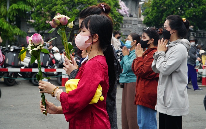 Ý Nghĩa Việc Cầu Bình An Cho Trẻ Nhỏ Trong Tín Ngưỡng Người Việt