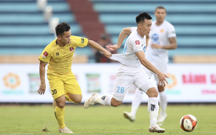 HLV Nam Định tiến cử 2 cầu thủ lên ĐT Việt Nam 3 Tô Văn Vũ: Cháy bỏng giấc mơ được thầy Kim trọng dụng ở đội tuyển Việt Nam