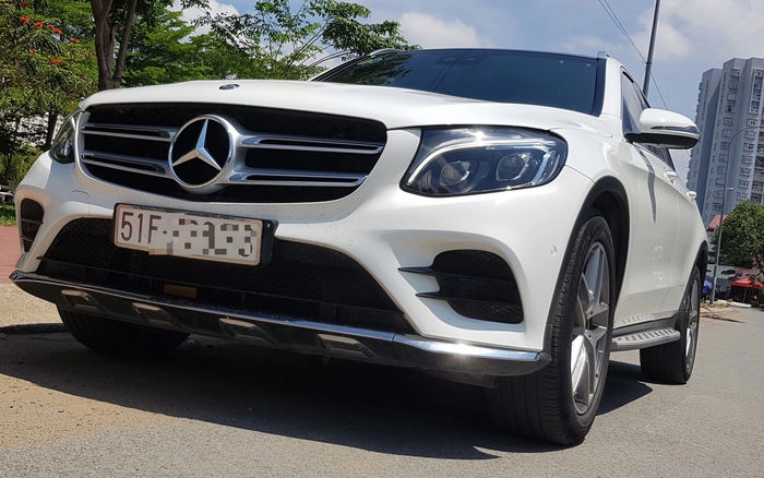 Xe cũ Mercedes GLC 300 rao giá ngang Hyundai Santa Fe tại Việt Nam