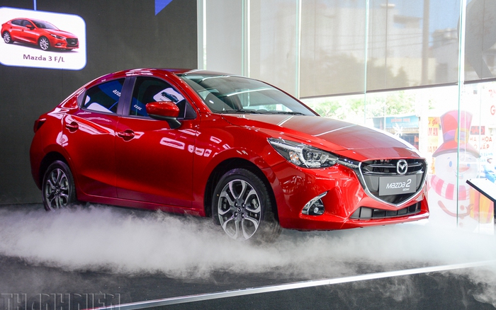  Primer plano del nuevo Mazda2 importado de Tailandia y distribuido en Vietnam