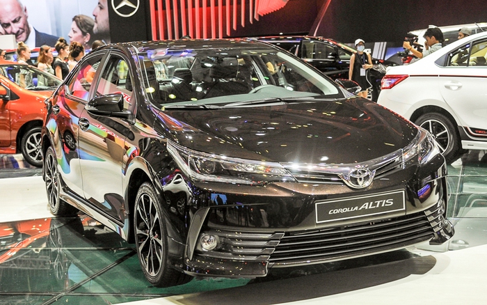 Giá xe Toyota Corolla Altis 20 V CVTi Sport số tự động vô cấp 2017