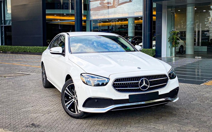 Mercedes E180 2021 gia h n 2 t ng v n dung ng c 1.5L