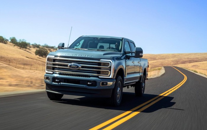 Bán Tải Hạng Nặng Ford Super Duty 2023 Trang Bị Động Cơ 7.3L