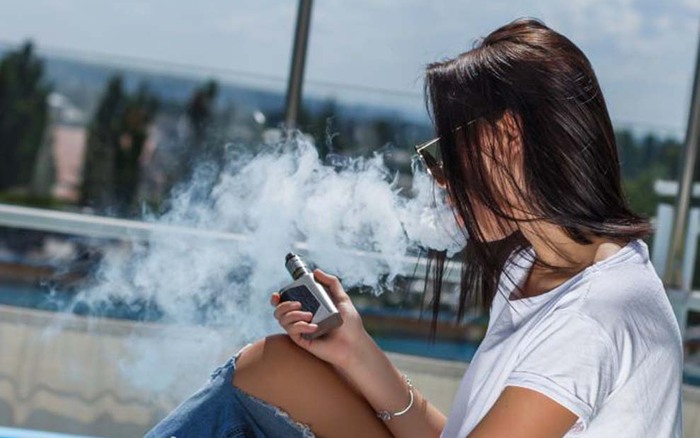 Chơi khói bằng thuốc lá điện tử thú chơi nguy hại của giới trẻ  Báo Công  an Nhân dân điện tử