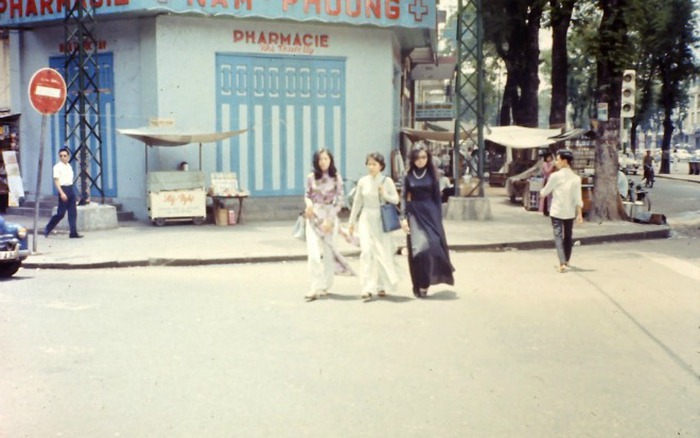 Áo Dài Thời 'Cô Ba Sài Gòn' - Kỳ 1: Phù Thủy Đường Cong Cho Tứ Đại Mỹ Nhân