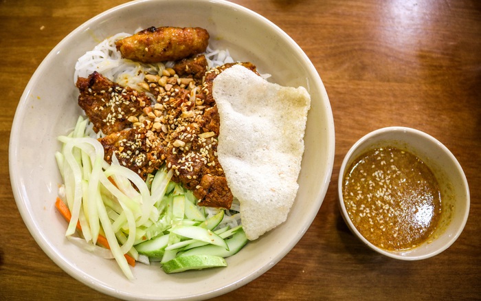 Quán ăn đường Trần Văn Đang 9 Khám phá bún thịt nướng hương vị Đà Nẵng ngay tại Sài Gòn