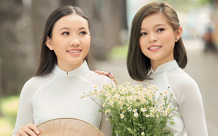 Con gái nuôi của Phi Nhung 'trổ mã' xinh đẹp