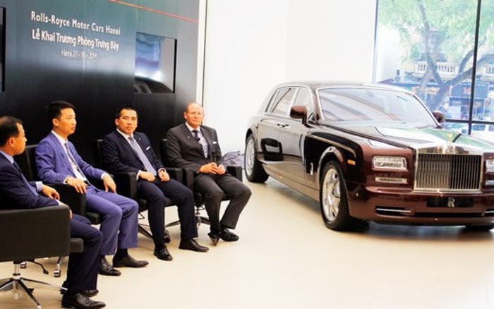 Xe RollsRoyce chính hãng có giá hơn 83 tỷ đồng sau 17