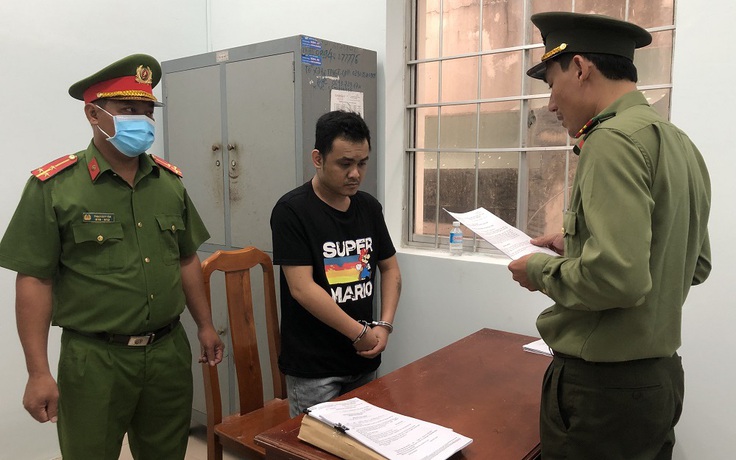 Trà Vinh: Đến công an tự thú vì cho bạn mượn súng đi bắn người khác Trà Vinh: Đến công an tự thú vì cho bạn mượn súng đi bắn người khác