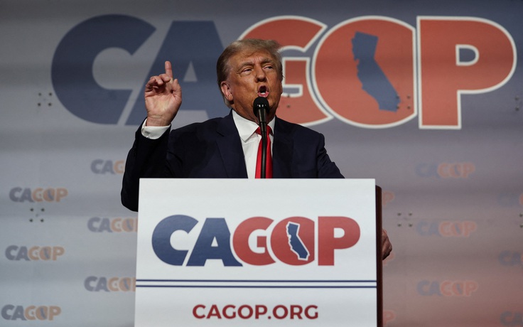 Ông Trump công kích đối thủ tranh cử, kêu gọi bắn kẻ cướp Ông Trump công kích đối thủ tranh cử, kêu gọi bắn kẻ cướp