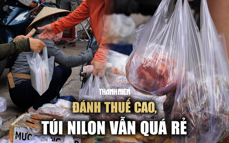 Đánh thuế cao, túi nilon vẫn quá rẻ: Tiểu thương nói ‘không có lựa chọn nào tốt hơn’