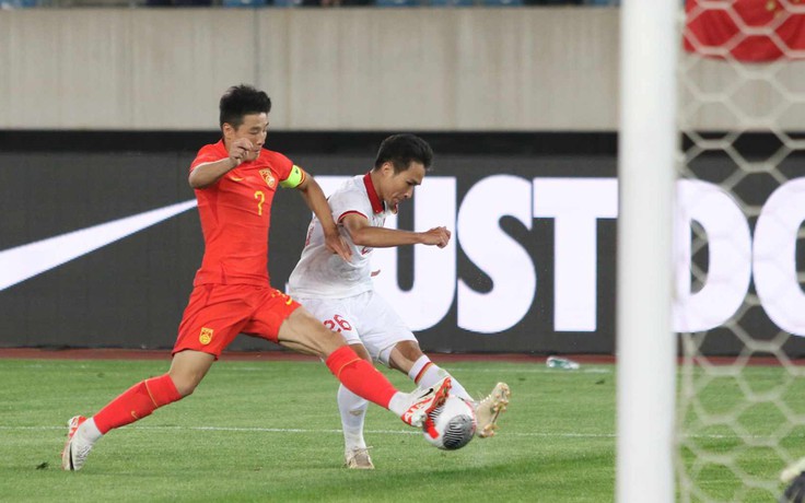 Vì sao đội tuyển Việt Nam cầm bóng nhiều nhưng không hiệu quả?