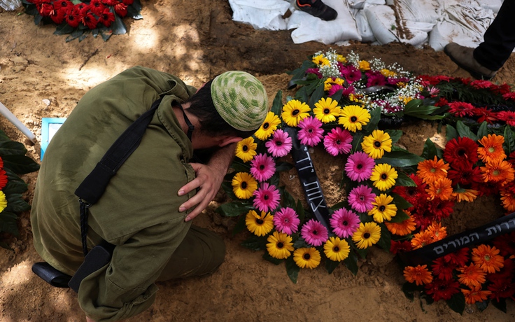 Dải Gaza: Người chết được chôn tạm trên đường phố, người sống tìm cách di tản