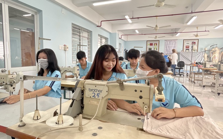 Sinh viên ngành dệt may giảm sâu sẽ khiến nhân lực thiếu trầm trọng? Sinh viên ngành dệt may giảm sâu sẽ khiến nhân lực thiếu trầm trọng?