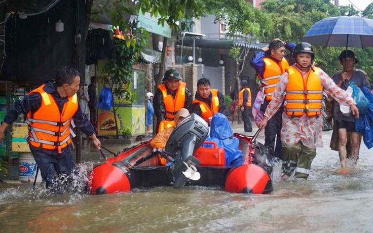Tiếp tục cảnh báo thiên tai cấp cao nhất do mưa lớn ở Đà Nẵng, Huế