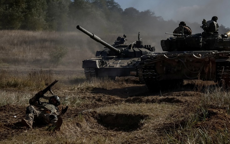 Tướng Ukraine thừa nhận 'tình hình xấu đi nhiều' ở đông bắc, Nga nối lại tấn công