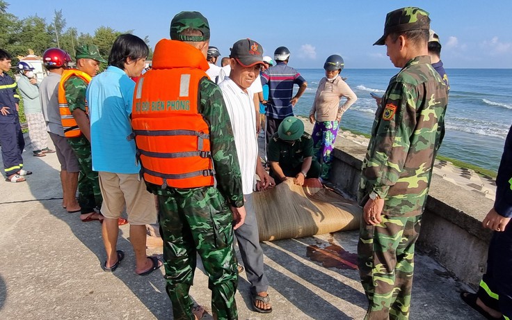 Thừa Thiên - Huế: Tìm thấy thi thể nam sinh đuối nước khi tắm biển