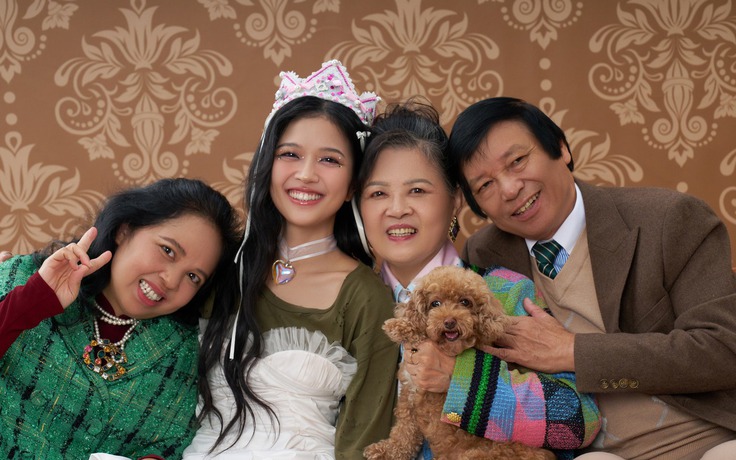 Suni Hạ Linh 'khoe khéo' gia đình có bố mẹ, chị gái đều là nghệ sĩ múa