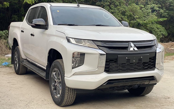 Mitsubishi Triton 2 cầu, số sàn giảm giá 'nhiệt tình', còn hơn 530 triệu đồng