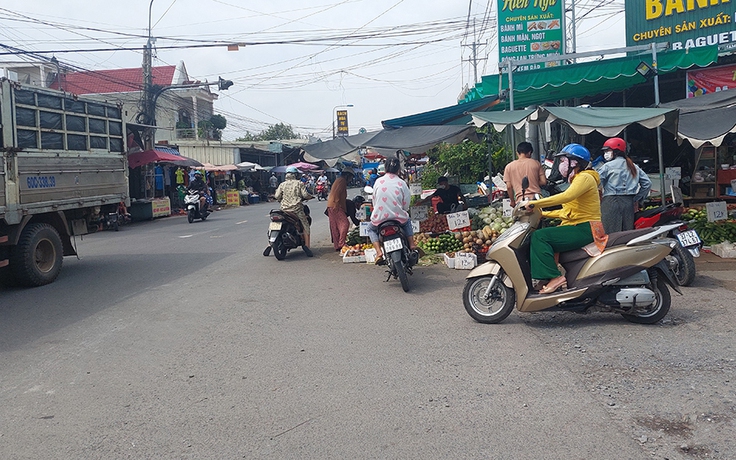Buôn bán lấn đường Buôn bán lấn đường
