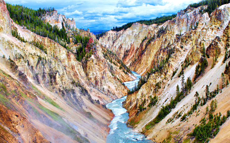 Trekking ngắm nhìn vườn quốc gia Yellowstone, Mỹ