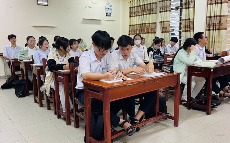 Bàn ghế nhà trường không còn phù hợp với thể trạng học sinh: Chờ hướng dẫn mới