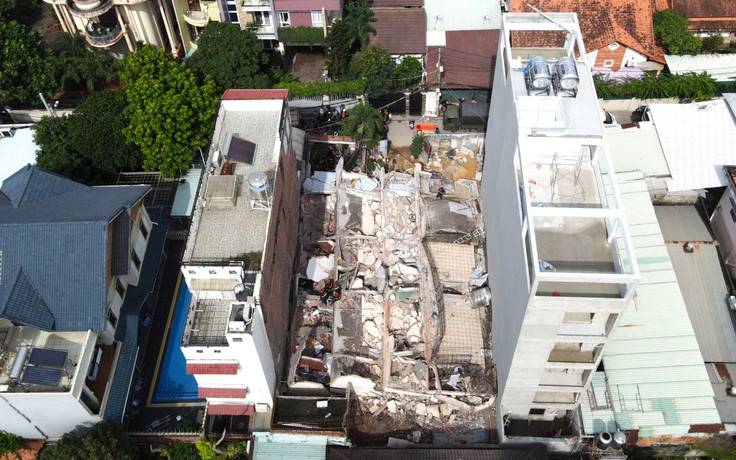 Vụ sập nhà 4 tầng ở Bình Thạnh: Nhà hàng xóm cũng đang bị nghiêng
