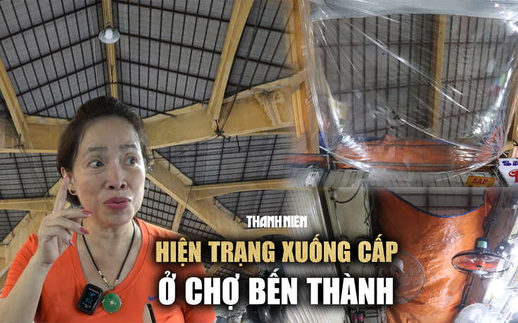 Chợ Bến Thành mưa là dột: Tiểu thương ngán ngẩm căng ni lông hứng nước, sợ chập điện