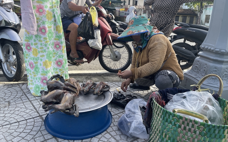 Thừa Thiên - Huế: Rao bán chim trời công khai trên phố và mạng xã hội