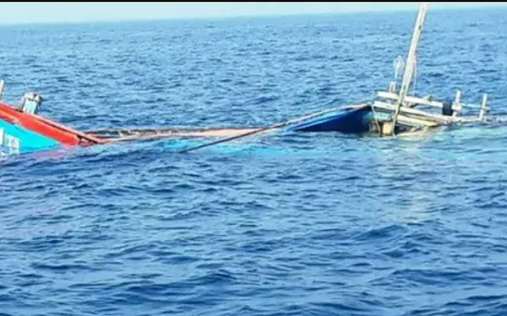 Quảng Trị: Một tàu cá bị chìm khi vào tránh trú bão tại Cửa Tùng