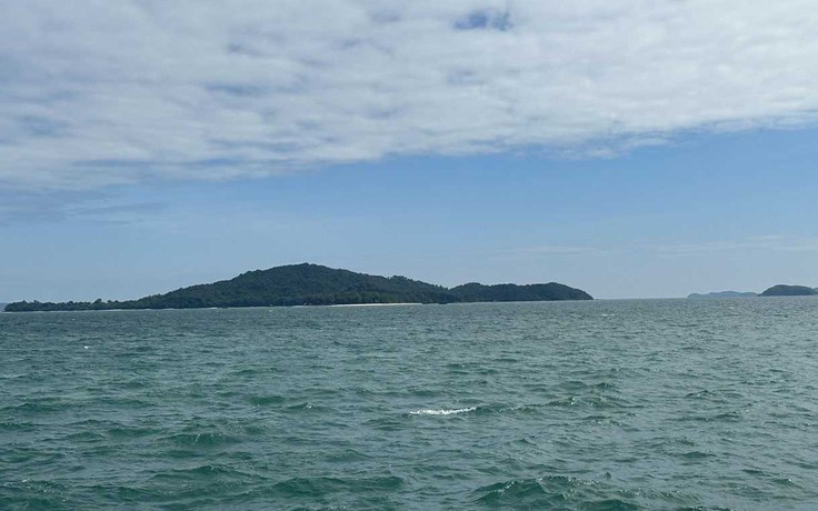 Quảng Ninh: Cứu 4 ngư dân bị chìm tàu trên biển Cô Tô