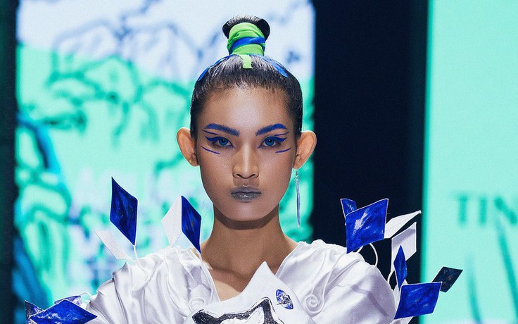 Quán quân The Face Vietnam Huỳnh Tú Anh tỏa sáng tại Vietnam International Fashion Week 2023