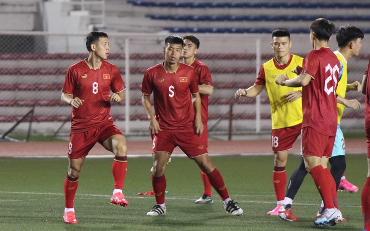 Hùng Dũng mong khán giả không bị ám ảnh bởi những thất bại của đội tuyển Việt Nam Hùng Dũng mong khán giả không bị ám ảnh bởi những thất bại của đội tuyển Việt Nam