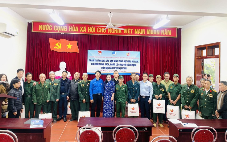 Hội Doanh nhân trẻ Việt Nam trao quà tri ân tại huyện Vị Xuyên, tỉnh Hà Giang