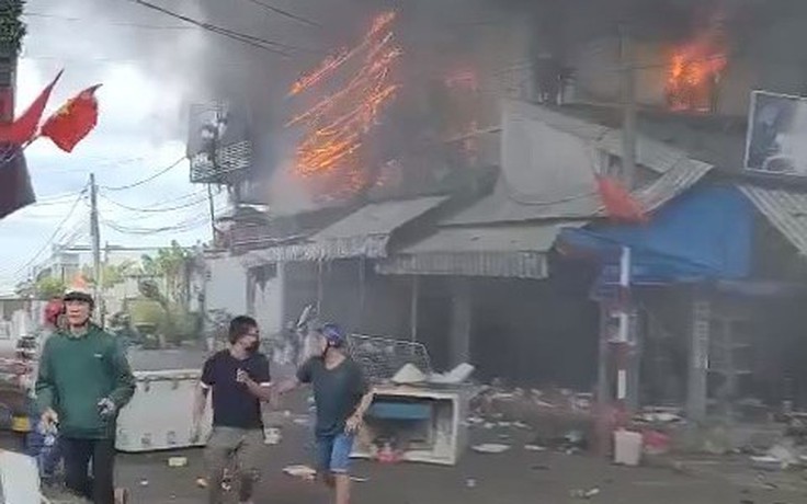 Lâm Đồng: Khu dân cư hoảng loạn vì hỏa hoạn bất ngờ ở góc phố