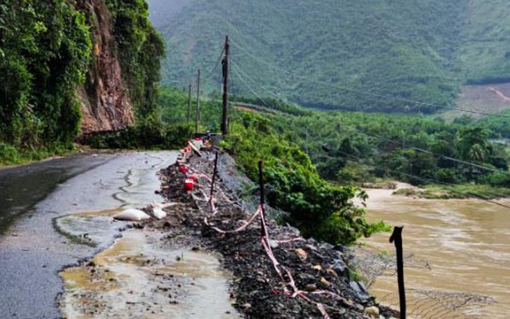 Đà Nẵng: Mưa lớn gây sạt lở ĐT 601 đoạn qua đèo La Ngà