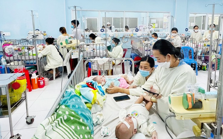 Bệnh viện đông nghẹt bệnh nhân hô hấp