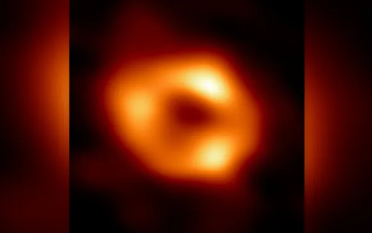 Siêu hố đen của Dải Ngân hà đang tiếp cận tốc độ cực hạn của vũ trụ