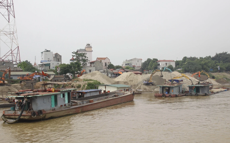 Hà Nội rà soát vụ đấu giá 3 mỏ cát xuyên đêm, giá trúng gấp trăm lần khởi điểm