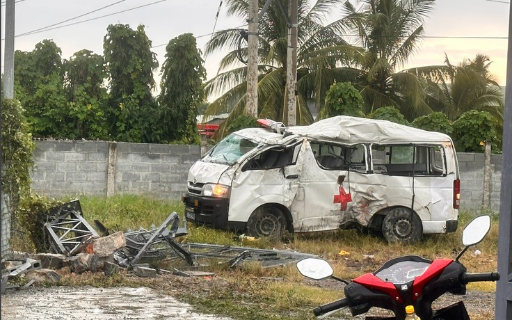 Bình Thuận: Xe cấp cứu đang chuyển bệnh nhân gây tai nạn chết người