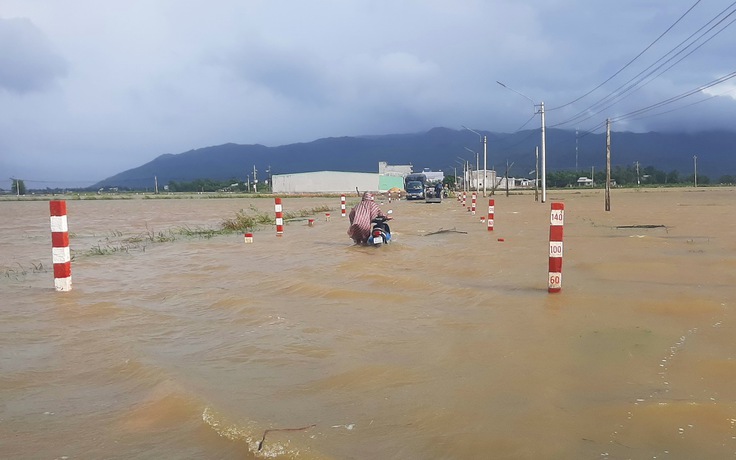 Bình Định: Ngập lụt ở hạ lưu sông Côn, nhiều tuyến đường bị chia cắt