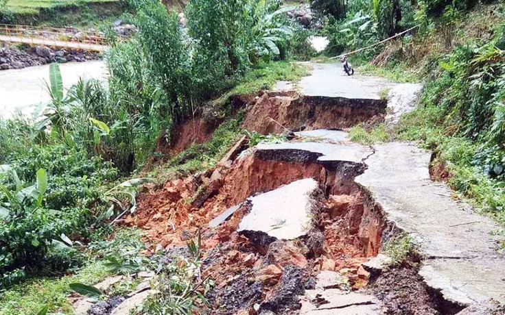 Hàng trăm hộ dân Quảng Nam bị cô lập do sạt lở