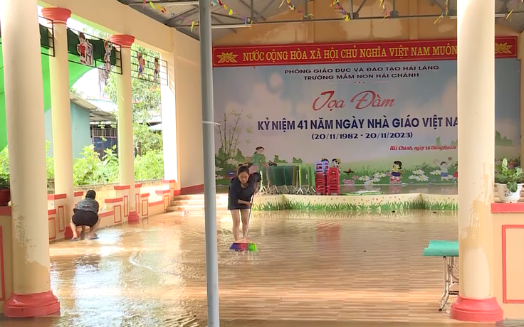 Quảng Trị: Lũ rút chậm, nguy cơ dịch bệnh do ô nhiễm nguồn nước Quảng Trị: Lũ rút chậm, nguy cơ dịch bệnh do ô nhiễm nguồn nước