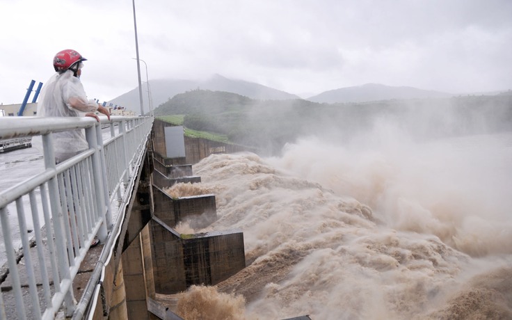 Các hồ thủy điện ở Phú Yên bắt đầu xả lũ