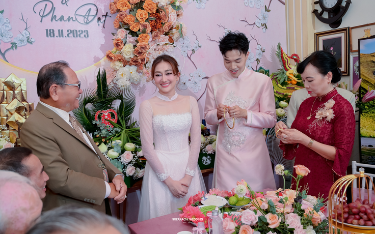 Diễn viên Phương Lan được tặng nhà trong lễ vu quy Diễn viên Phương Lan được tặng nhà trong lễ vu quy