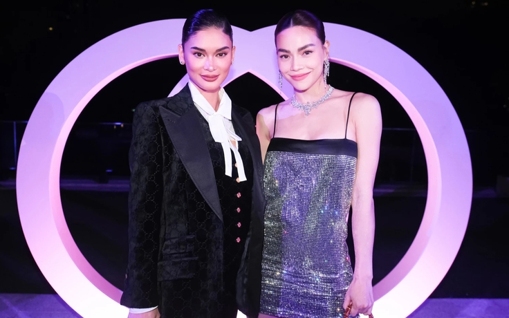 Hồ Ngọc Hà đeo trang sức 20 tỉ đồng, 'đọ sắc' bên Hoa hậu Pia Wurtzbach Hồ Ngọc Hà đeo trang sức 20 tỉ đồng, 'đọ sắc' bên Hoa hậu Pia Wurtzbach