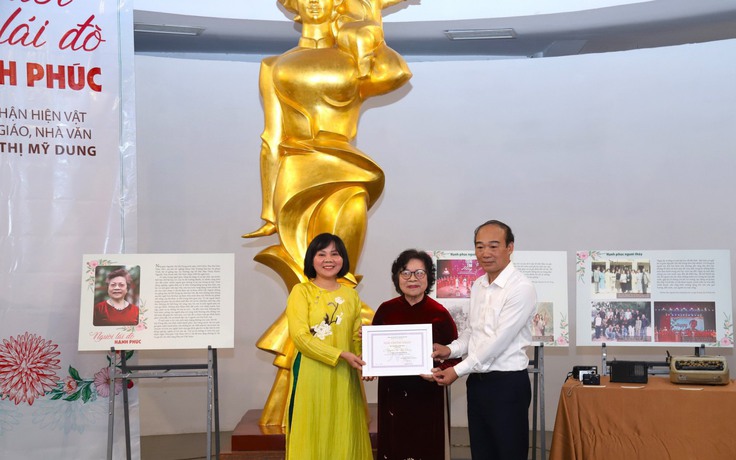 Bảo tàng Phụ nữ Việt Nam tiếp nhận hiện vật của nhà giáo Nguyễn Thị Mỹ Dung