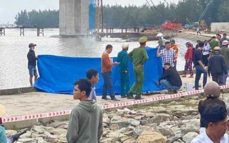 Thừa Thiên - Huế: Xe máy lao xuống cửa biển Thuận An, 2 thiếu niên tử vong